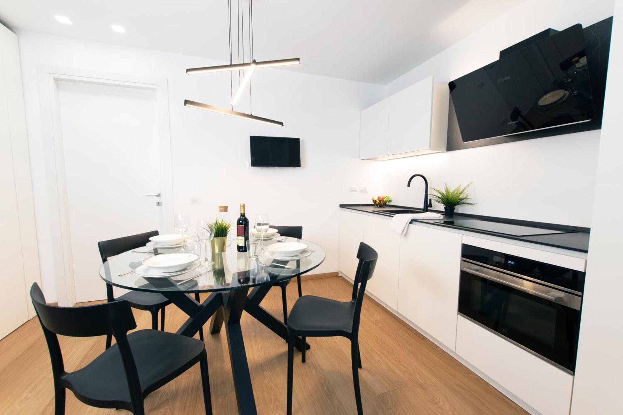 Ihost - Simonetta 7 Milaan